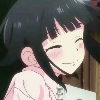 游客在车站安检机上睡觉过夜